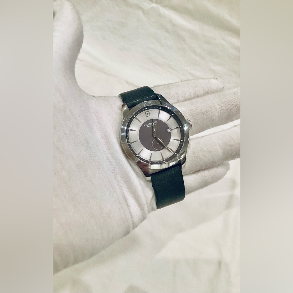 VICTORINOX Alliance 241765 Silver Quartz Stainless New Battery 44mm Men's Watch - Picture 4 of 16